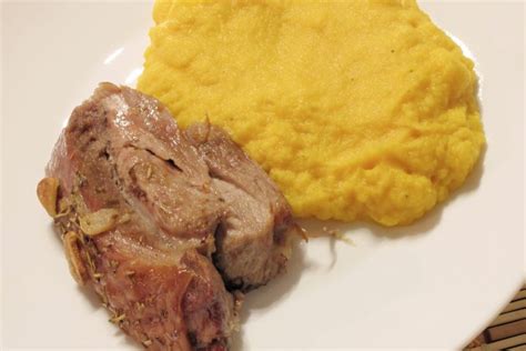 Mrkvovo-jablkové pyré servírované k mäsu