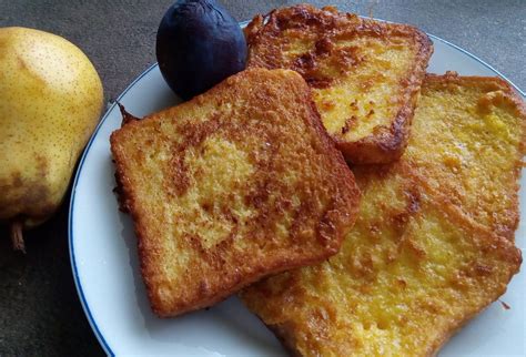 Sladký francúzsky toast s ovocím