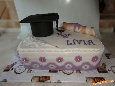 Promočná torta s akademickým klobúkom a diplomom