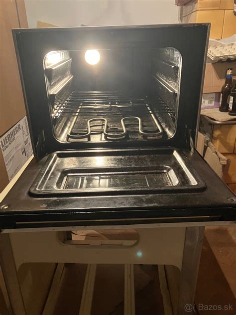 Ilustrácia králika pripraveného na pečenie