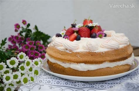 Narodeninová torta s bielym krémom
