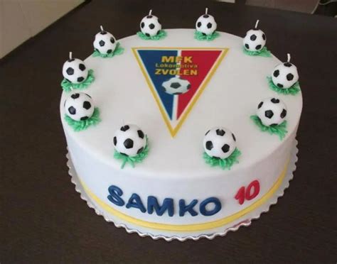 Trávnik na futbalovú tortu zo zelenej piškóty