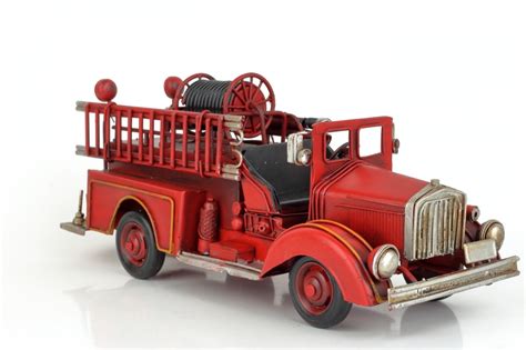 Ručne modelované cukrové hasičské auto