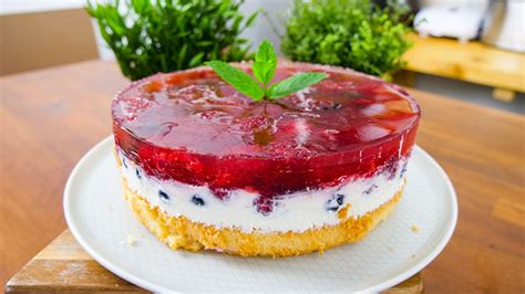 Ovocná torta s pudingovým krémom