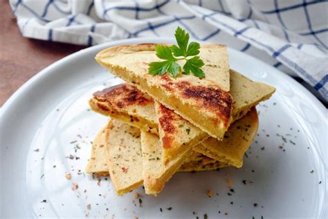 Vegánska pizza z cícerovej múky