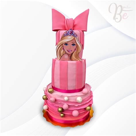Elegantná Barbie torta v čiernom a zlatom