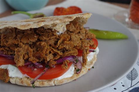 Domáci döner kebab pripravený na krájanie