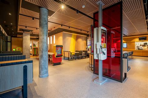 Interiér reštaurácie McDonald's