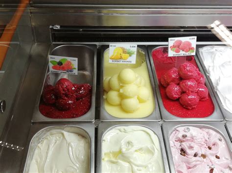 Rôzne typy domácich zmrzlín a sorbetov
