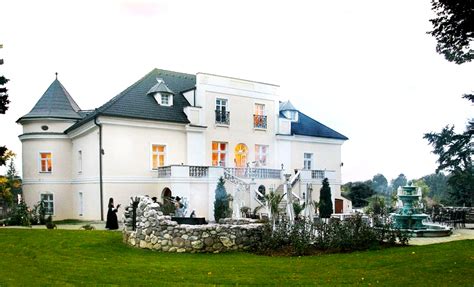 Historický kaštieľ Čereňany a reštaurácia Afrodita
