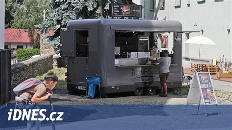 Fotografia typického stánku s občerstvením na Seneckých jazerách