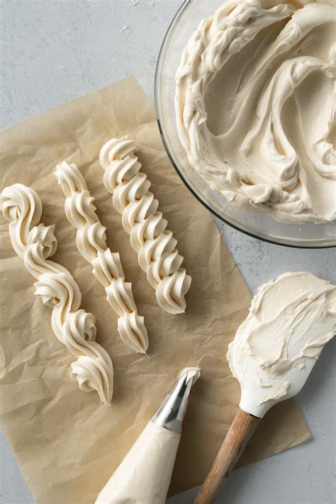 Krém Swiss Meringue Buttercream v rôznych farbách