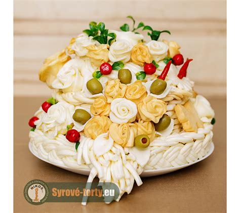 Syrová torta s ovocím a krekrami