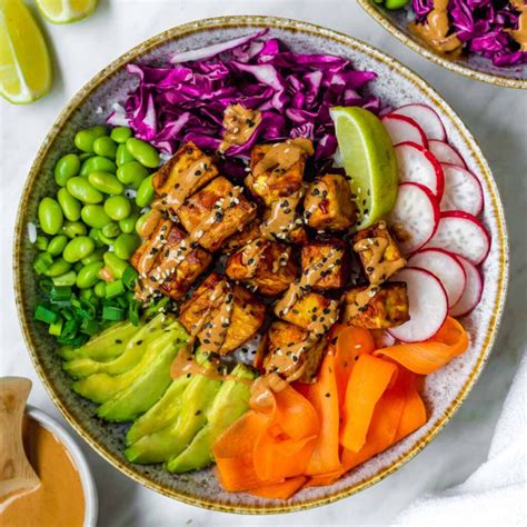 Vegetariánska buddha bowl s tofu a zeleninou