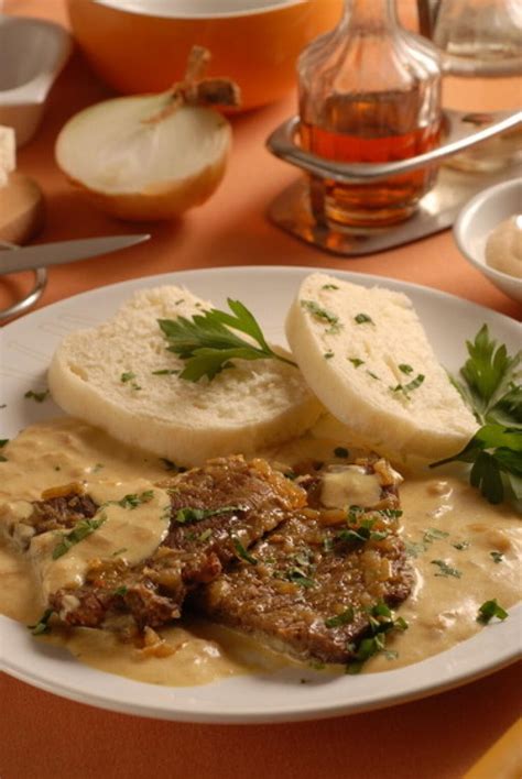 Široká škála jedál s horčicovou omáčkou