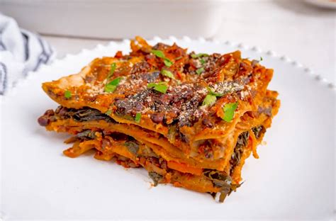 Vegánske lasagne hotové k servírovaniu