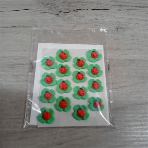 Cukrové ľalie na torte