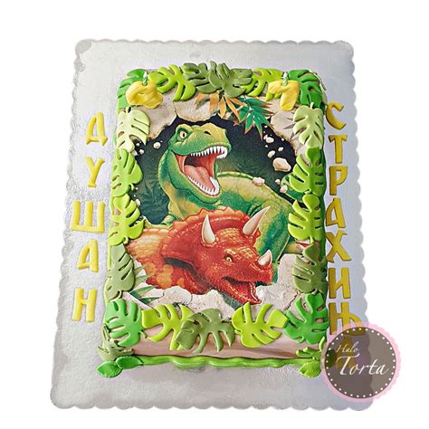Dinosaurus torta s cukrovými dekoráciami a jedlým machom