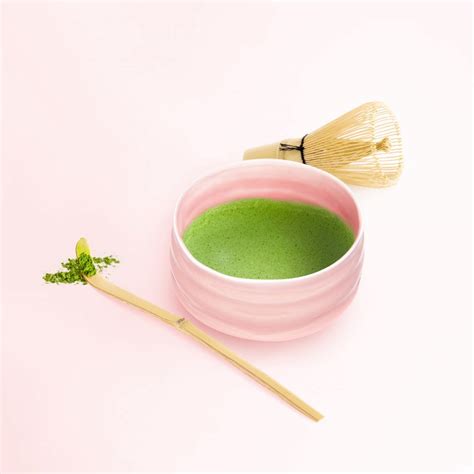 Šálka japonského zeleného čaju matcha