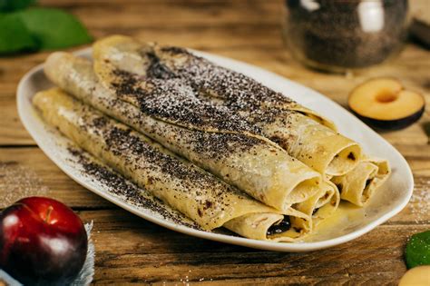 Lokše plnené makom a poliate maslom