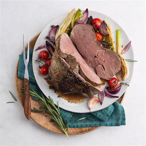 Pštrosí kýta s pečenou zeleninou