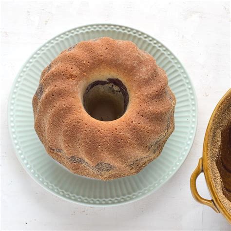 Nádherne upečená orechovo-kakaová bábovka