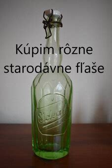 Rôzne fľaše tonikového sirupu