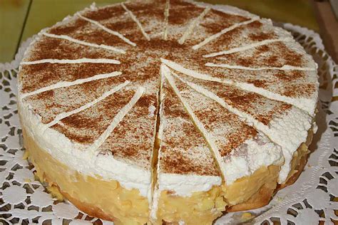 Švédska jablková torta s vrstvou šľahačky