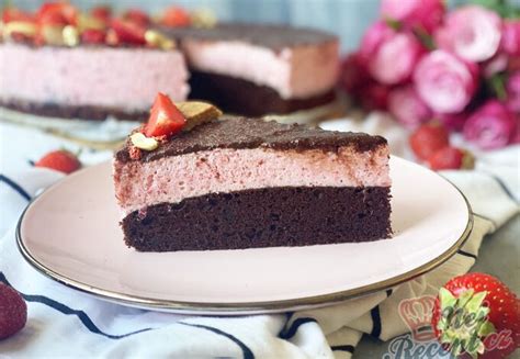 Pečená tvarohová torta s bohatou jahodovou vrstvou