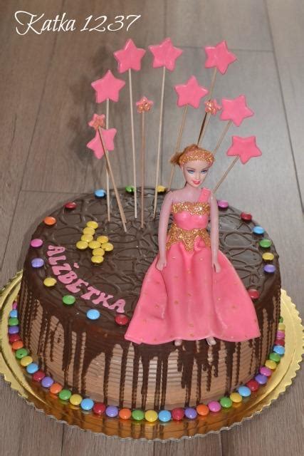 Barbie torta s bábikou uprostred ako princezná