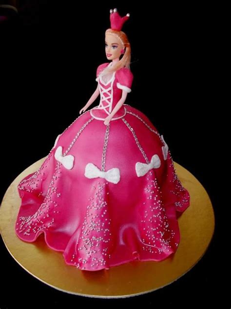 Detaily zdobenia Barbie torty (korzet, krídla, sukňa)