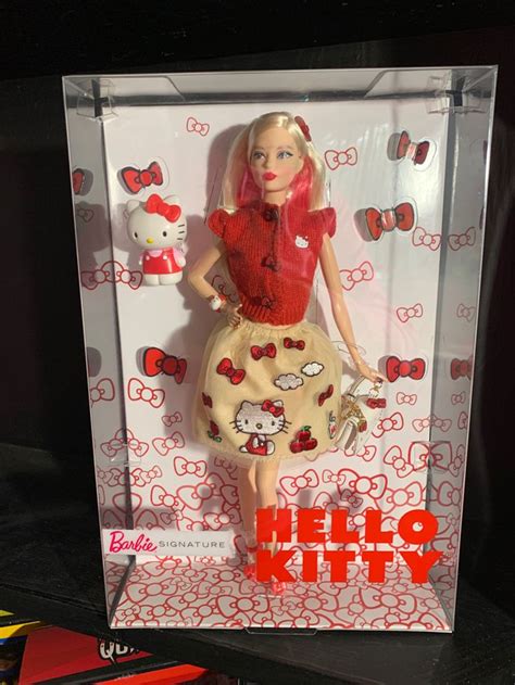Ukážky jedlých obrázkov na torty s motívmi Barbie a Hello Kitty