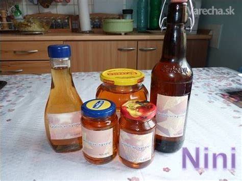 Suroviny na zlatý sirup: cukor, voda, citrón