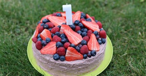 Torta k prvým narodeninám bez poťahu a cukru