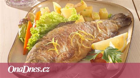 Servírovaný pečený pstruh s prílohou