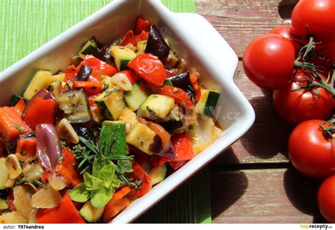 Farebná zelenina na prípravu ratatouille