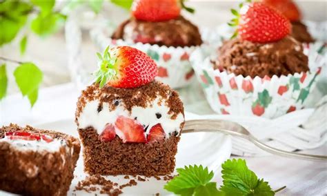 Rôzne variácie krtkovej torty: s jahodami, na plechu, muffiny