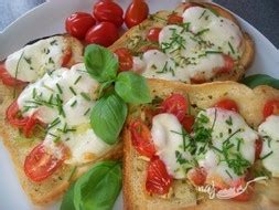 Zapekany chlieb s mozzarellou