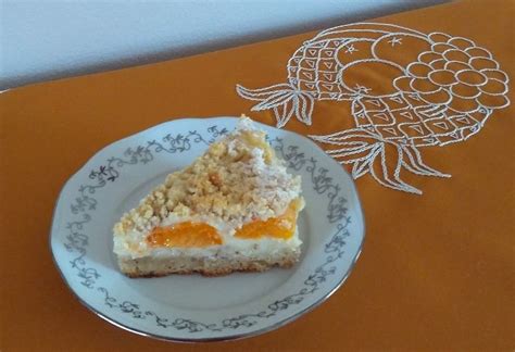 Misky s tvarohovou plnkou a čerstvými marhuľami