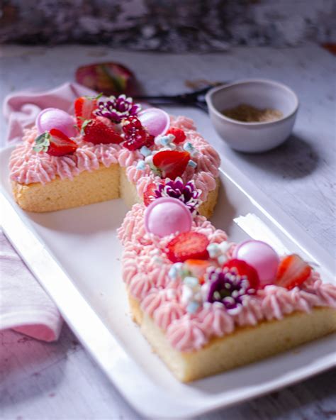 Torta v tvare čísla 25