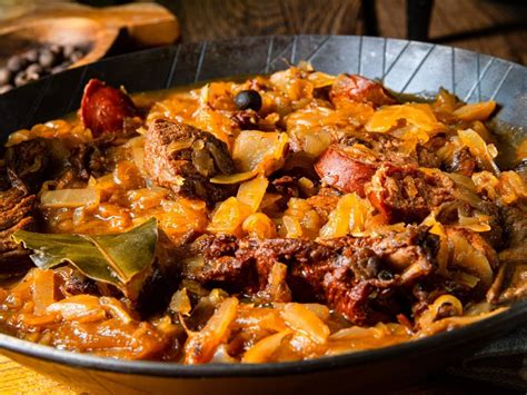 Bigos na tanieri s chlebom
