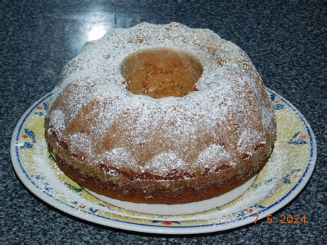 Hotová orechová vegánska bábovka