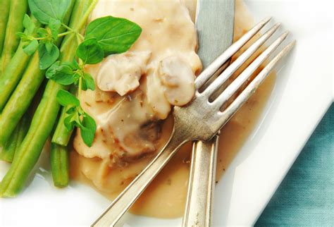 Čerstvé ingrediencie na morčacie rezance so šampiňónovou omáčkou