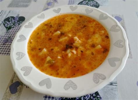 Ilustračná fotka gruzínskej kuracej polievky Chikhirtma