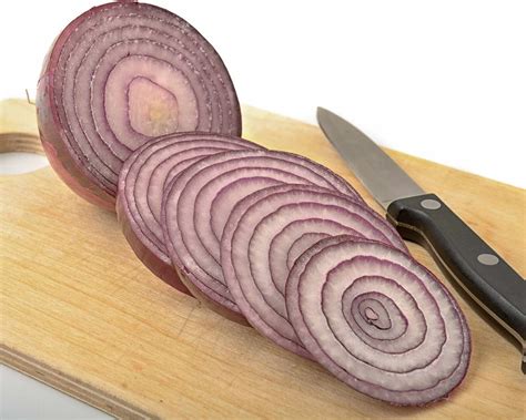 Ilustrácia prípravy volského oka s použitím kolieska cibule