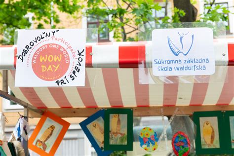 Stánky s rôznymi potravinami na Dobrom trhu