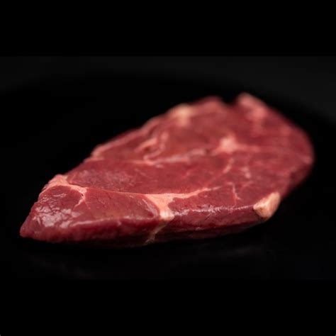 Rôzne druhy hovädzích steakov s popisom