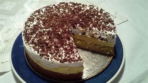 Detailne zdobená torta Oblíž prst