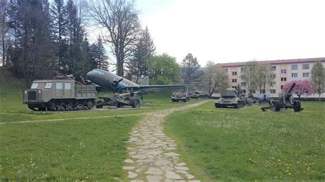 Exteriérový skanzen bojovej techniky s tankami a delami
