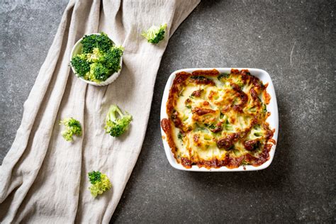 Vrstvenie lasagní v zapekacej miske